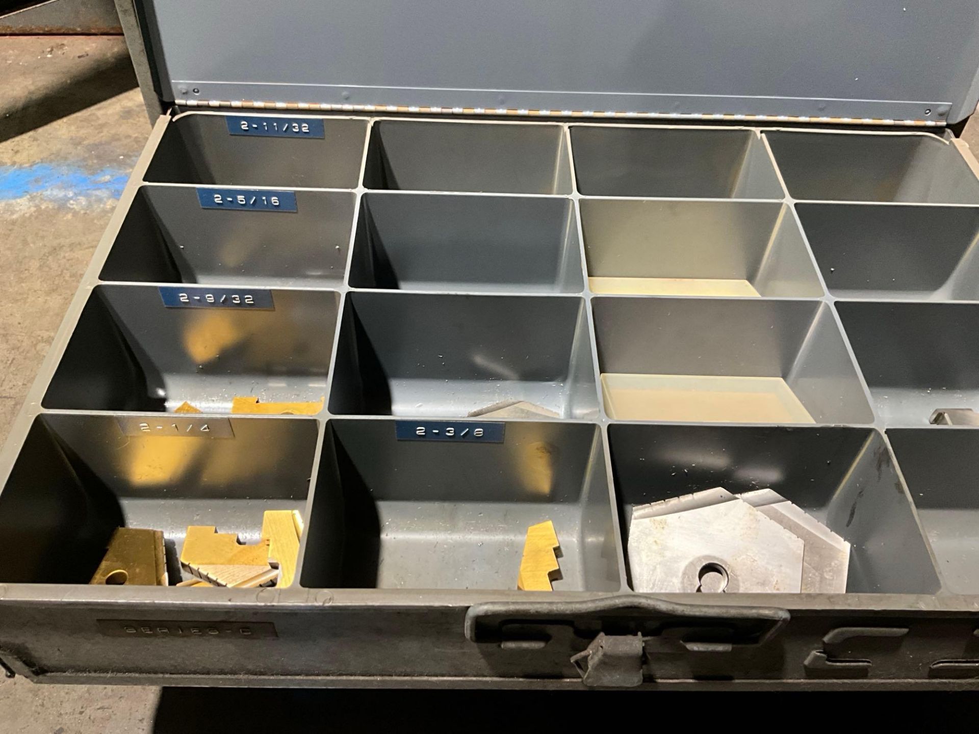 STORAGE BIN WITH CARBIDE INSERTS - Image 10 of 16