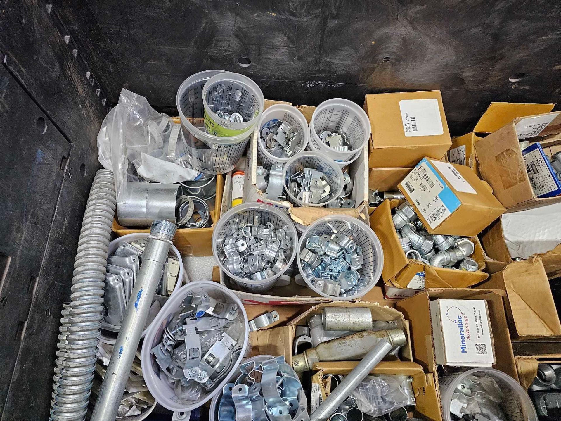 CRATE OF ASSORTED CONDUIT HOLDERS AND CONNECTORS - Image 5 of 6