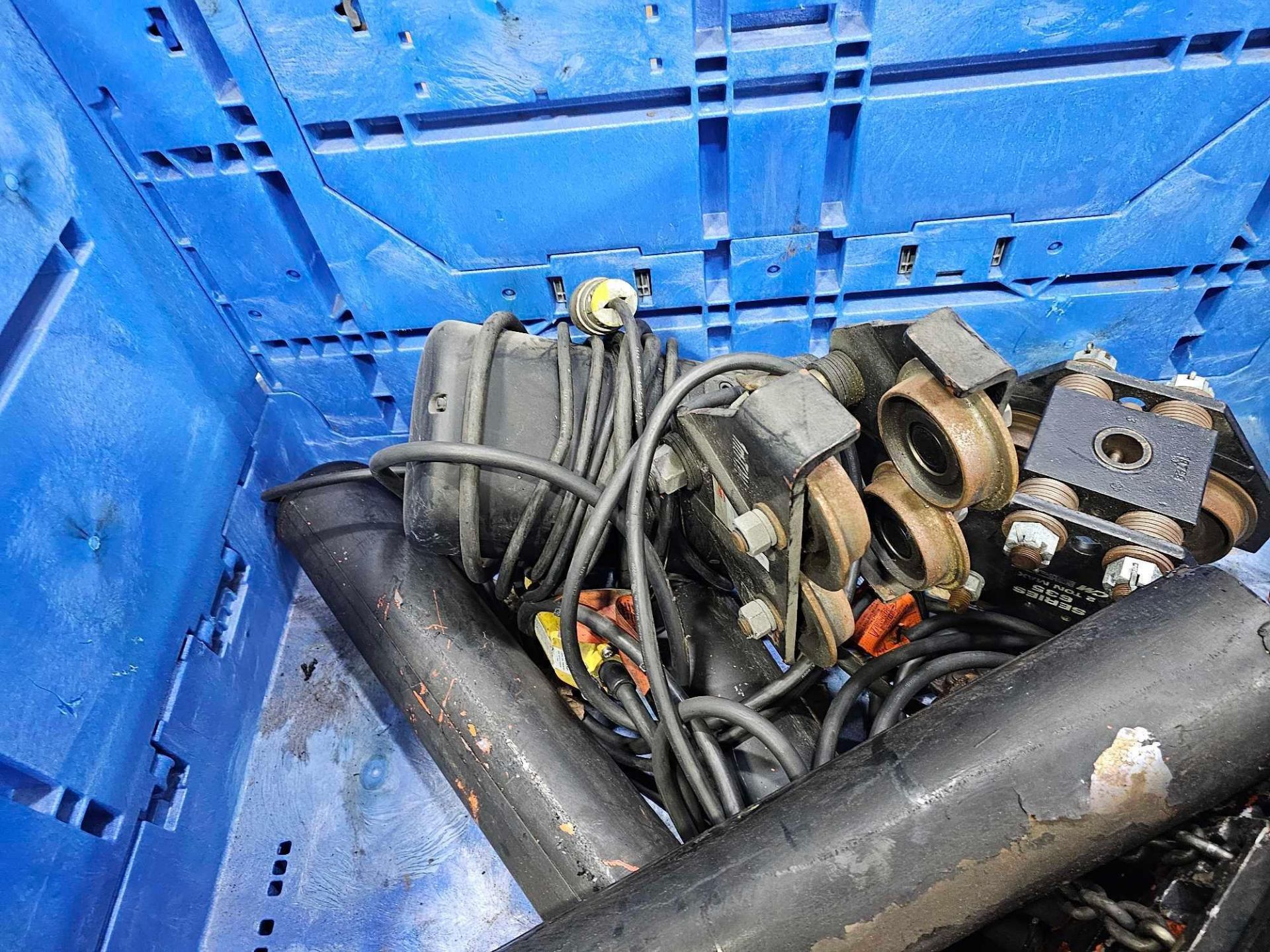 CRATE OF (3) 2 TON HOISTS - Image 4 of 5