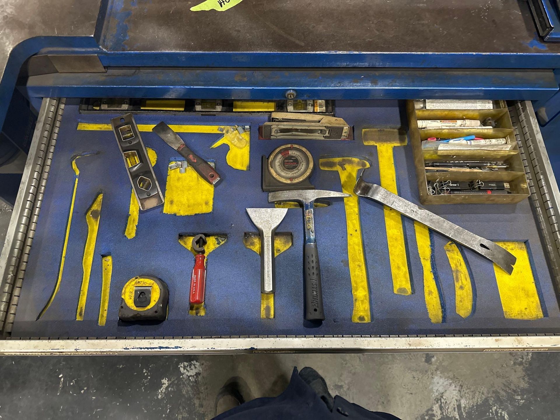 HEAVY DUTY WORKSTATION WITH DRILL PRESS AND TOOLING CABINET (NO COMPUTERS OR MONITORS) - Image 7 of 10