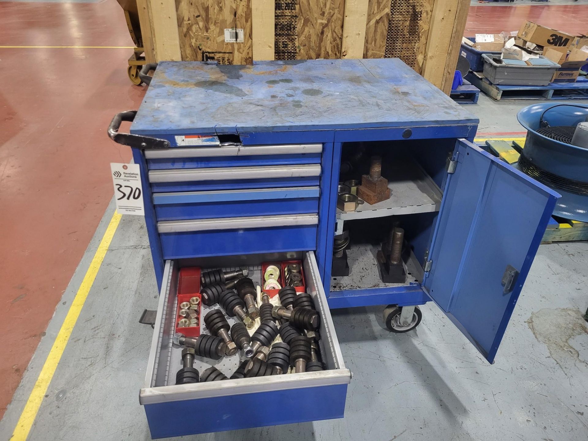 TOOL BOX WITH LEVELING HARDWARE