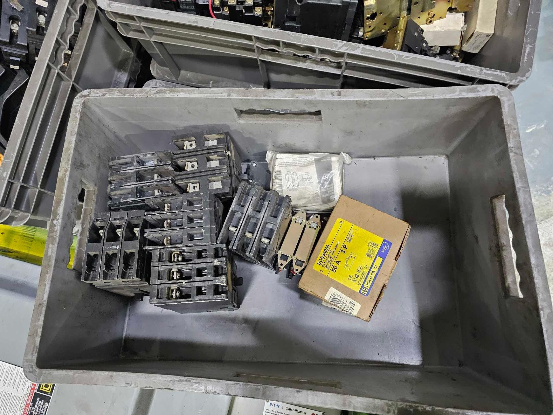 PALLET OF ELECTRICAL EQUIPMENT - Image 4 of 9