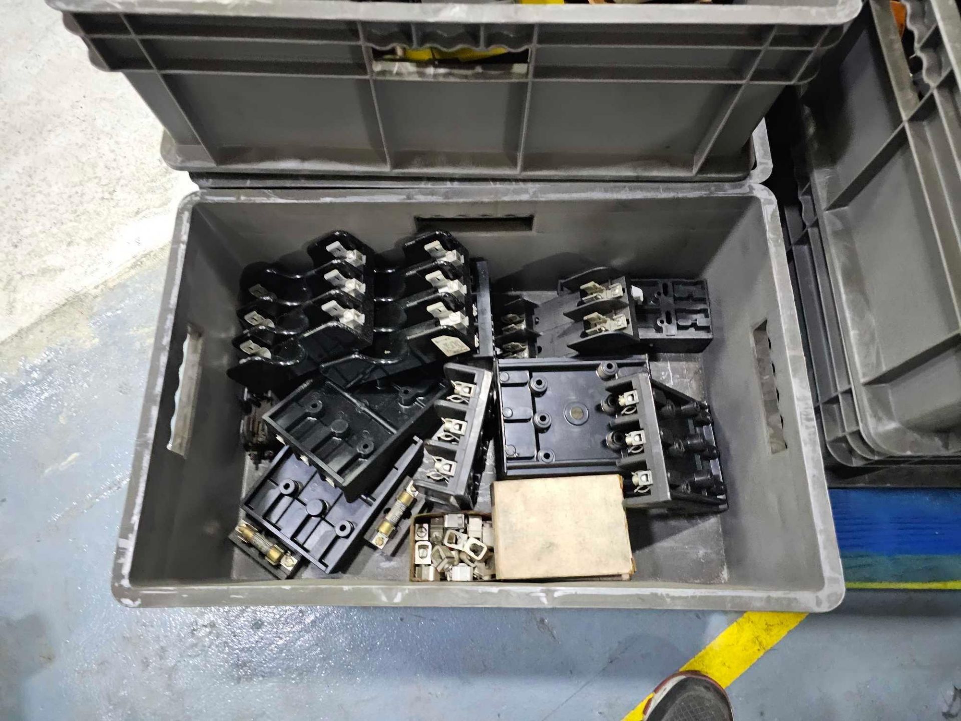 PALLET OF ELECTRICAL EQUIPMENT - Image 7 of 9