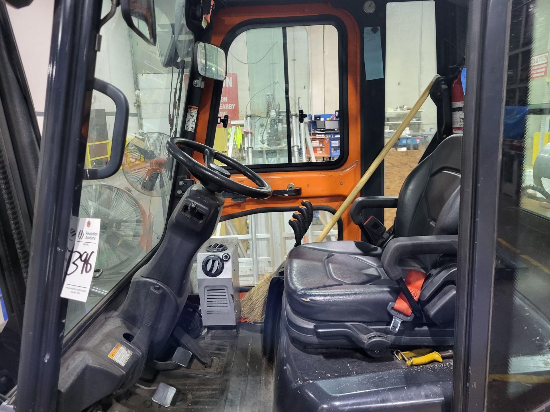 DOOSAN MODEL B30P-5, 5500LB CAPACITY, LP ENCLOSED FORKLIFT - Image 4 of 15