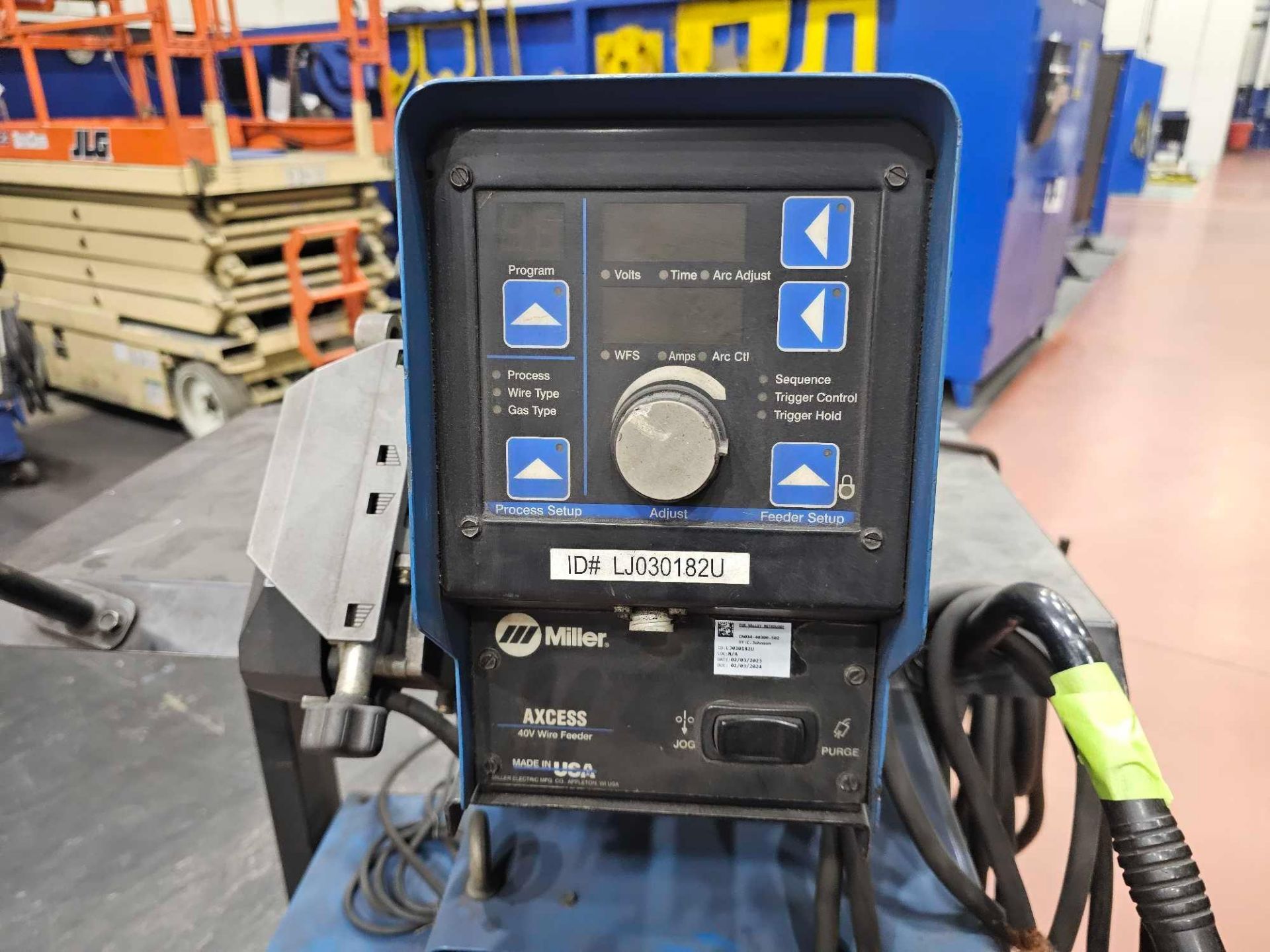MILLER AXCESS 450 WIRE WELDER WITH FEEDER AND COOLMATE 3 - Image 4 of 9