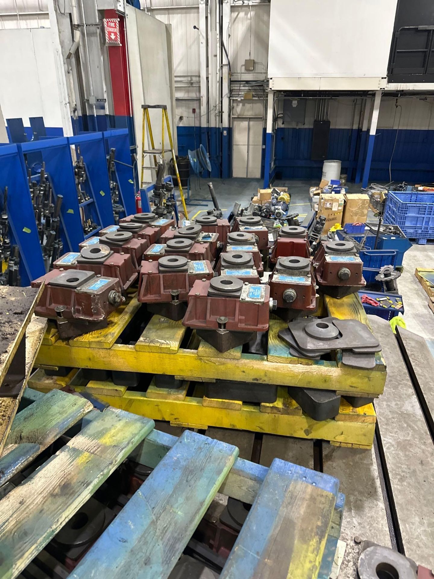 LARGE LOT OF MACHINE LEVELING PADS