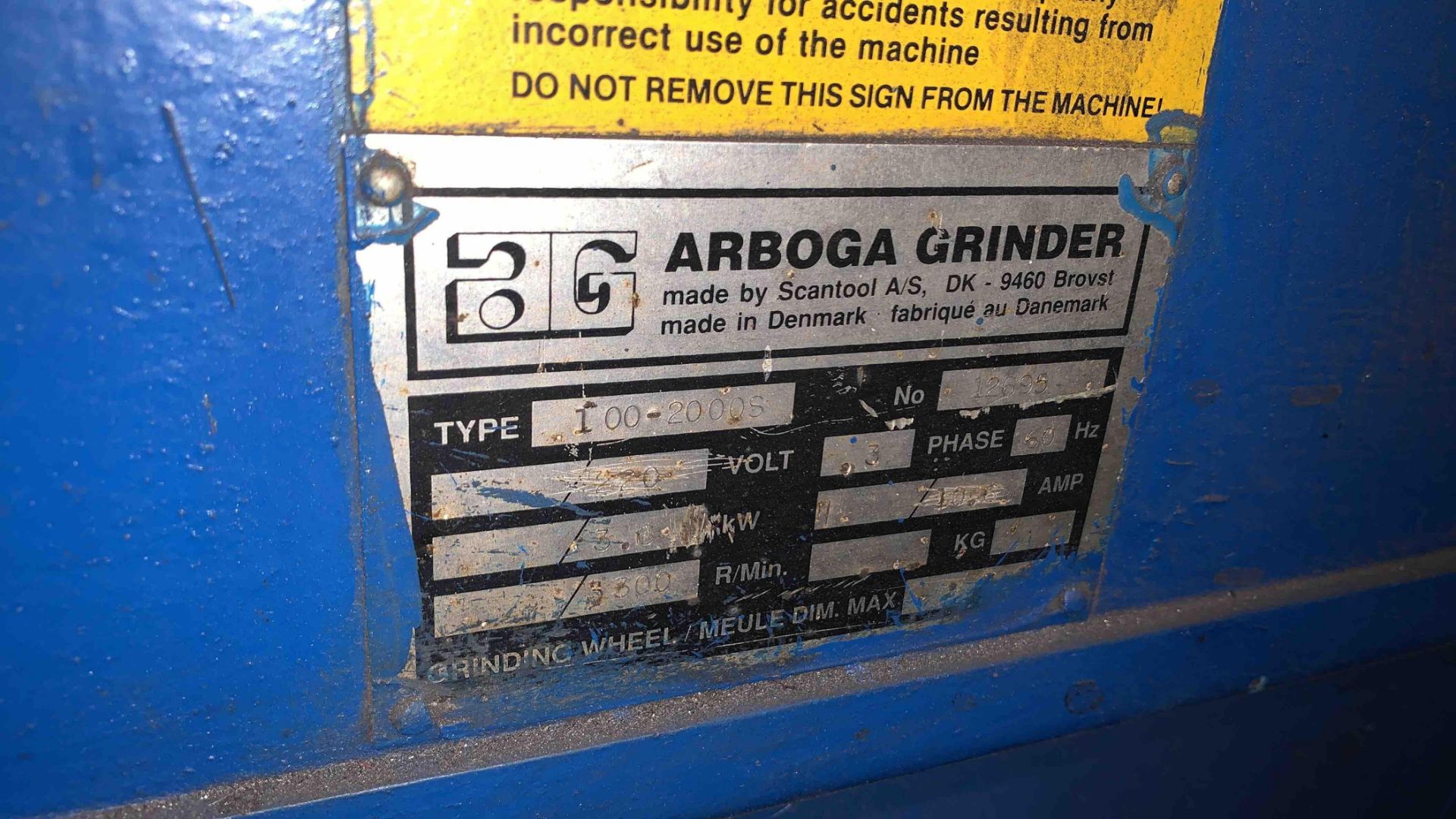 ARBOGA GRINDER 100-2000S BELT SANDER WITH CABINET AND SPARE BELTS - Image 8 of 8