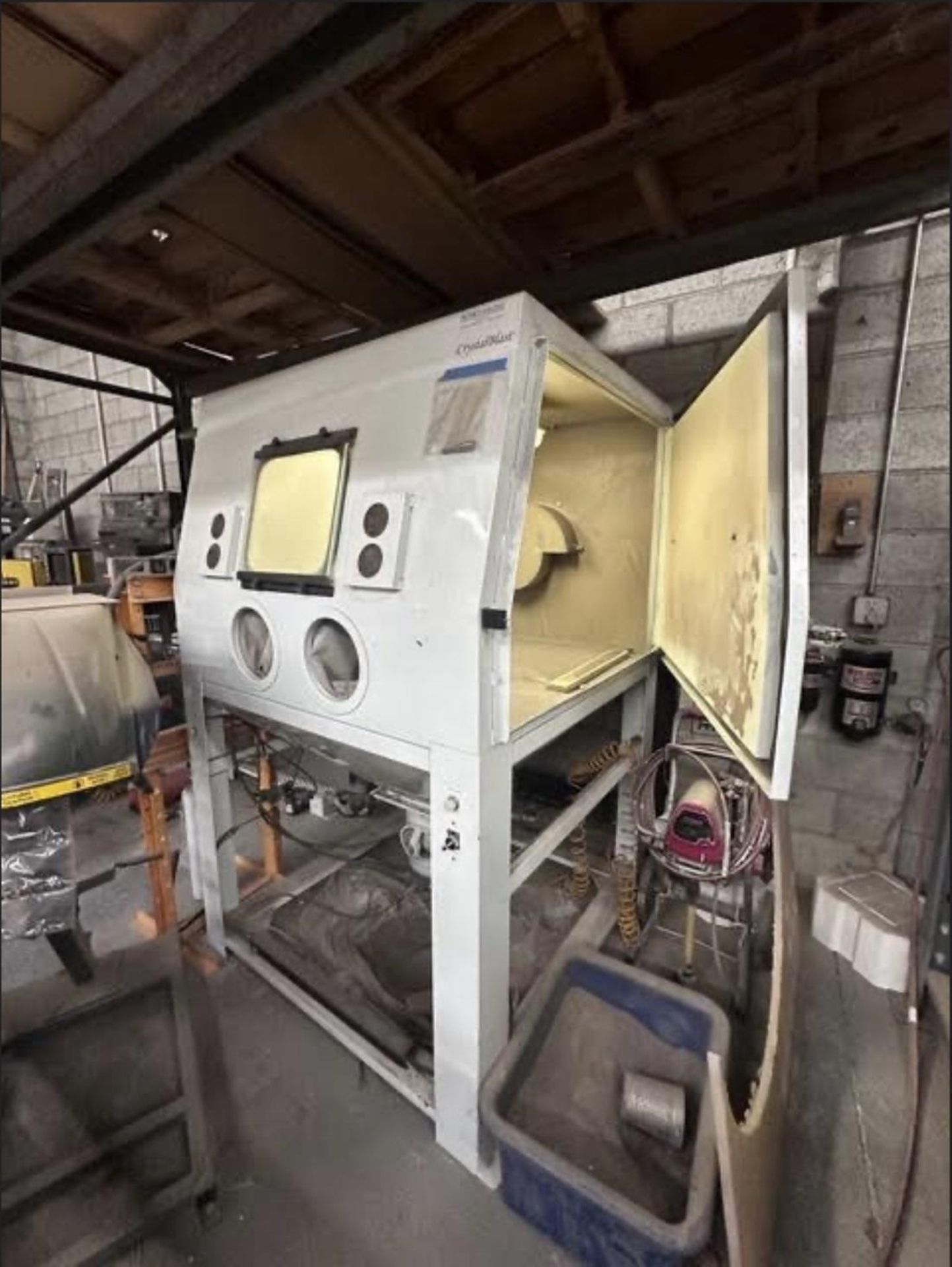 CRYSTALBLAST EXPANDED SAND BLASTING CABINET - Image 3 of 7