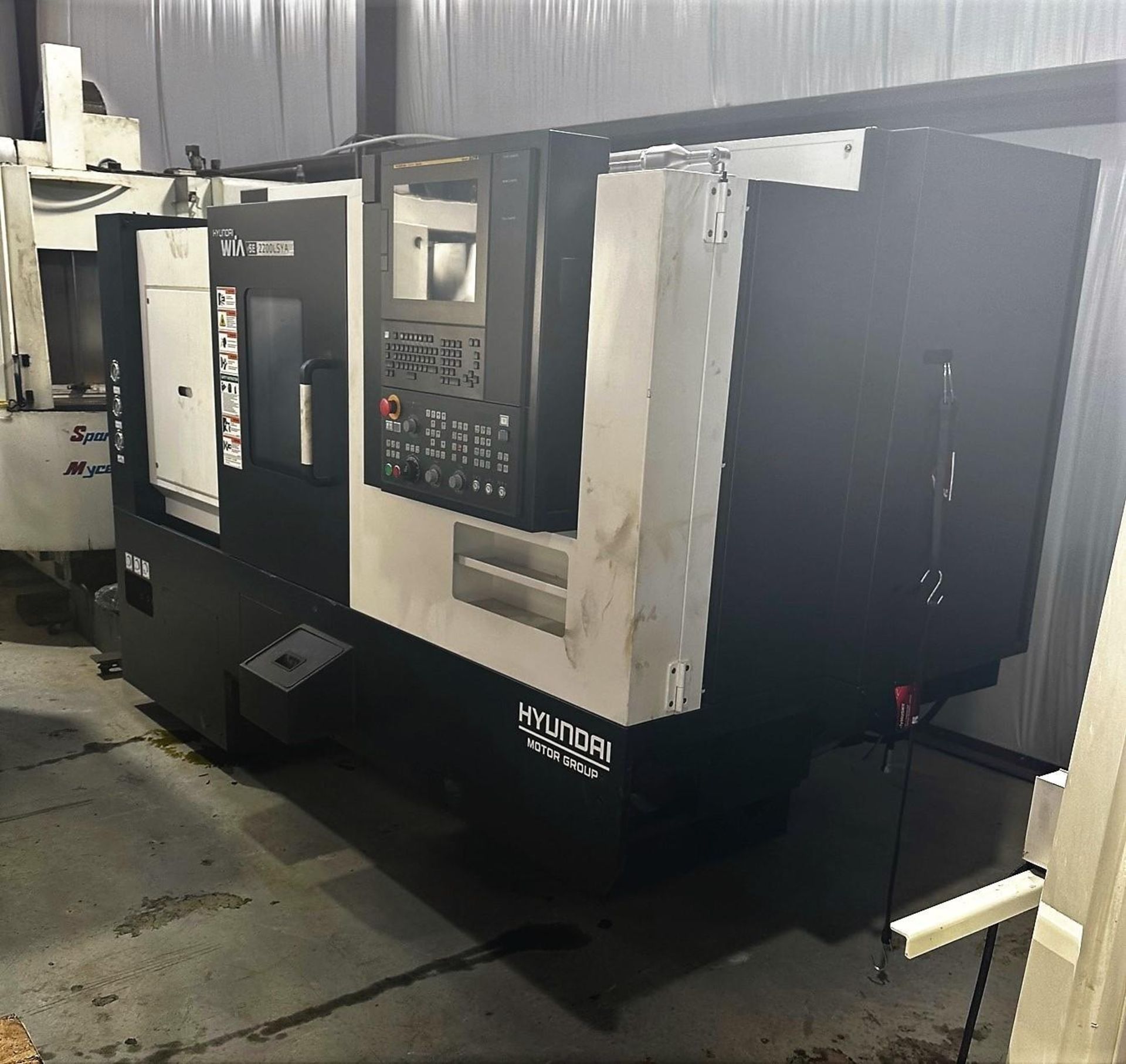 HYUNDAI WIA SE2200LSYA CNC TURNING CENTER, 2022 - Y AXIS, MILLING, SUB SPINDLE, 57 HOURS! - Image 2 of 10