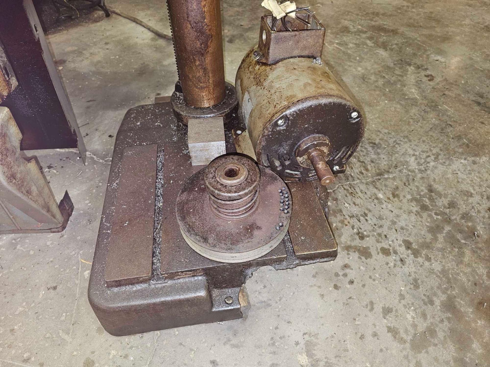 CLAUSING DRILL PRESS (NOT WORKING) - Image 9 of 12