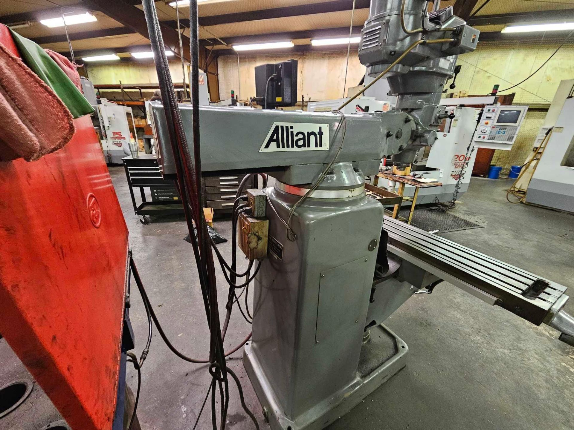 ALLIANT 10"X 50" KNEE MILL WITH DRO - Image 4 of 12