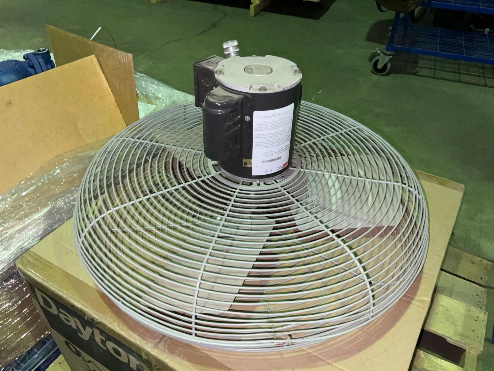 DAYTON 24 INCH FANS - Bild 2 aus 6