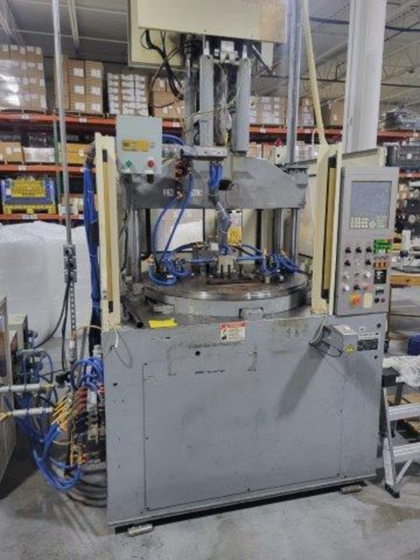 60 TON 1.1 OZ NISSEI TH60RE VERTICAL INJECTION MOLDING MACHINE, 2002 - CHILLER - Image 3 of 6
