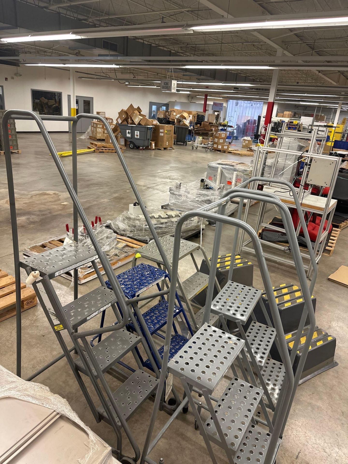 COTTERMAN ROLLING LADDERS AND STEP STOOLS - Image 2 of 5