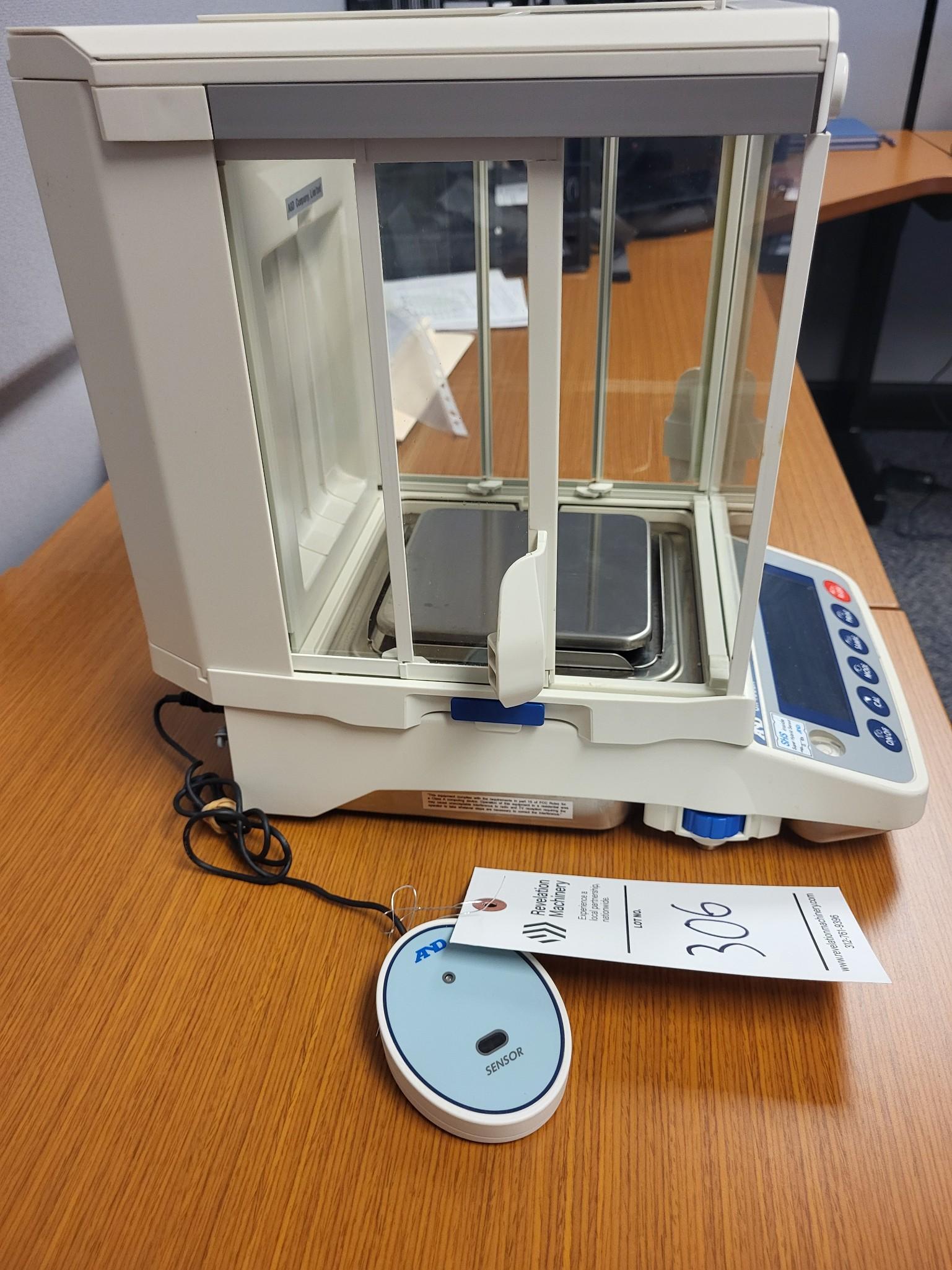 AND GX-1003A MULTI-POINT BALANCE. MAX 1100G. D=0.001G MODEL: GX-1003A S ...