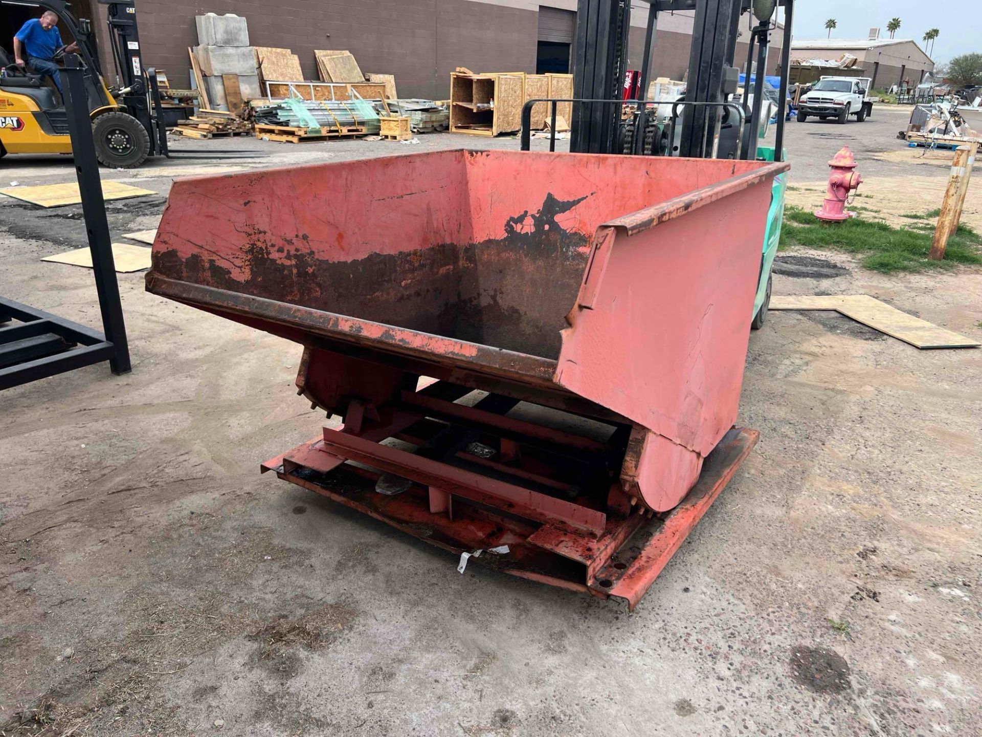 FORKLIFT DUMPING HOPPER - Image 2 of 6