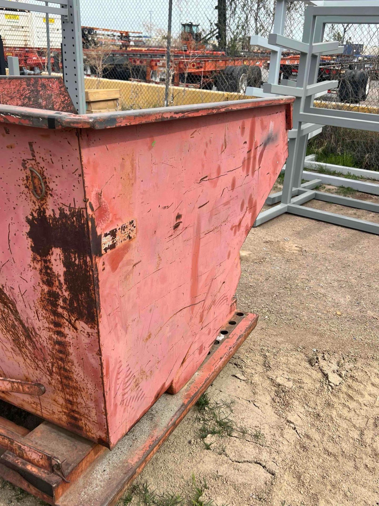 FORKLIFT DUMPING HOPPER - Image 3 of 5