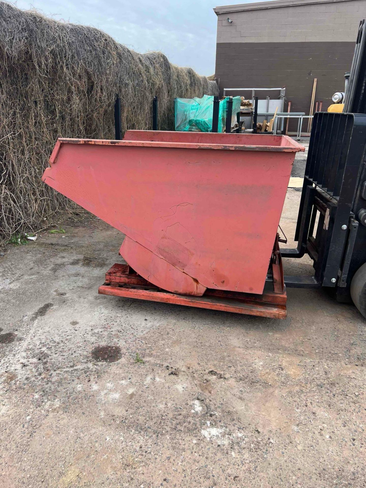 FORKLIFT DUMPING HOPPER