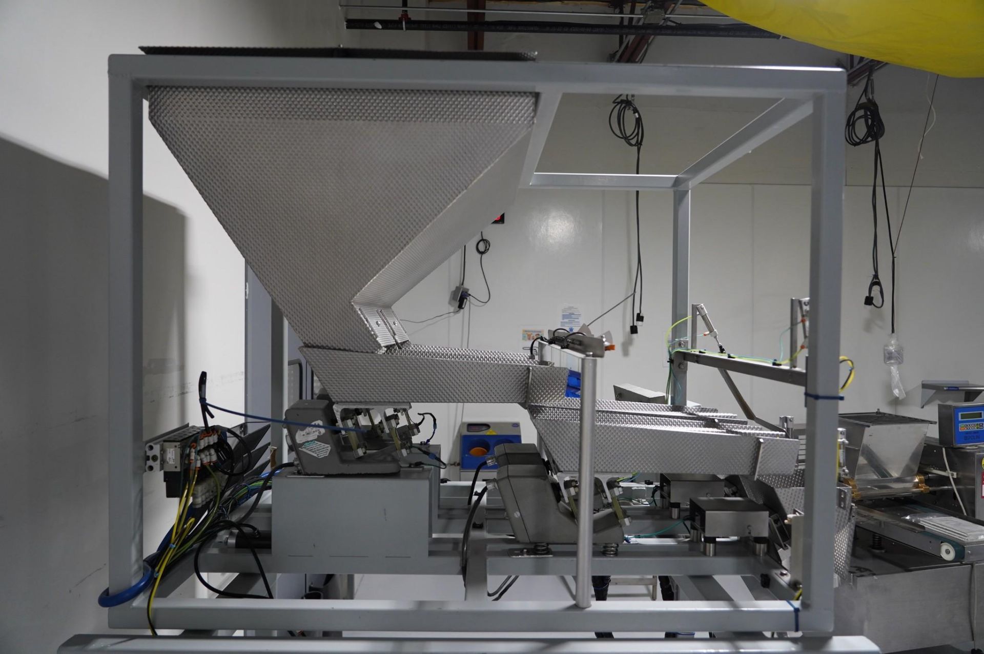 ACTION PACK DUAL LANE WEIGHER / FILLER - Image 7 of 8