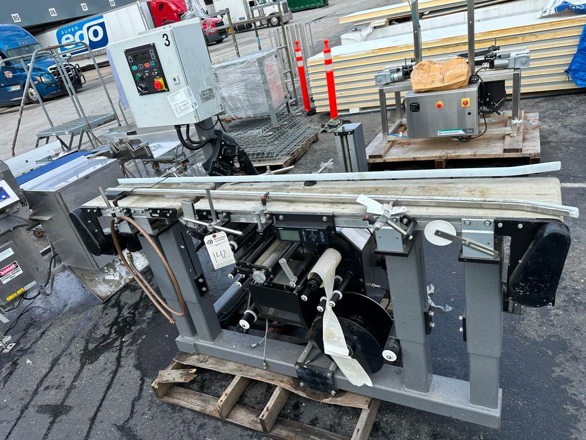 -BOTTOM LABELING SYSTEM W/ SATO S84-EX PRINTER