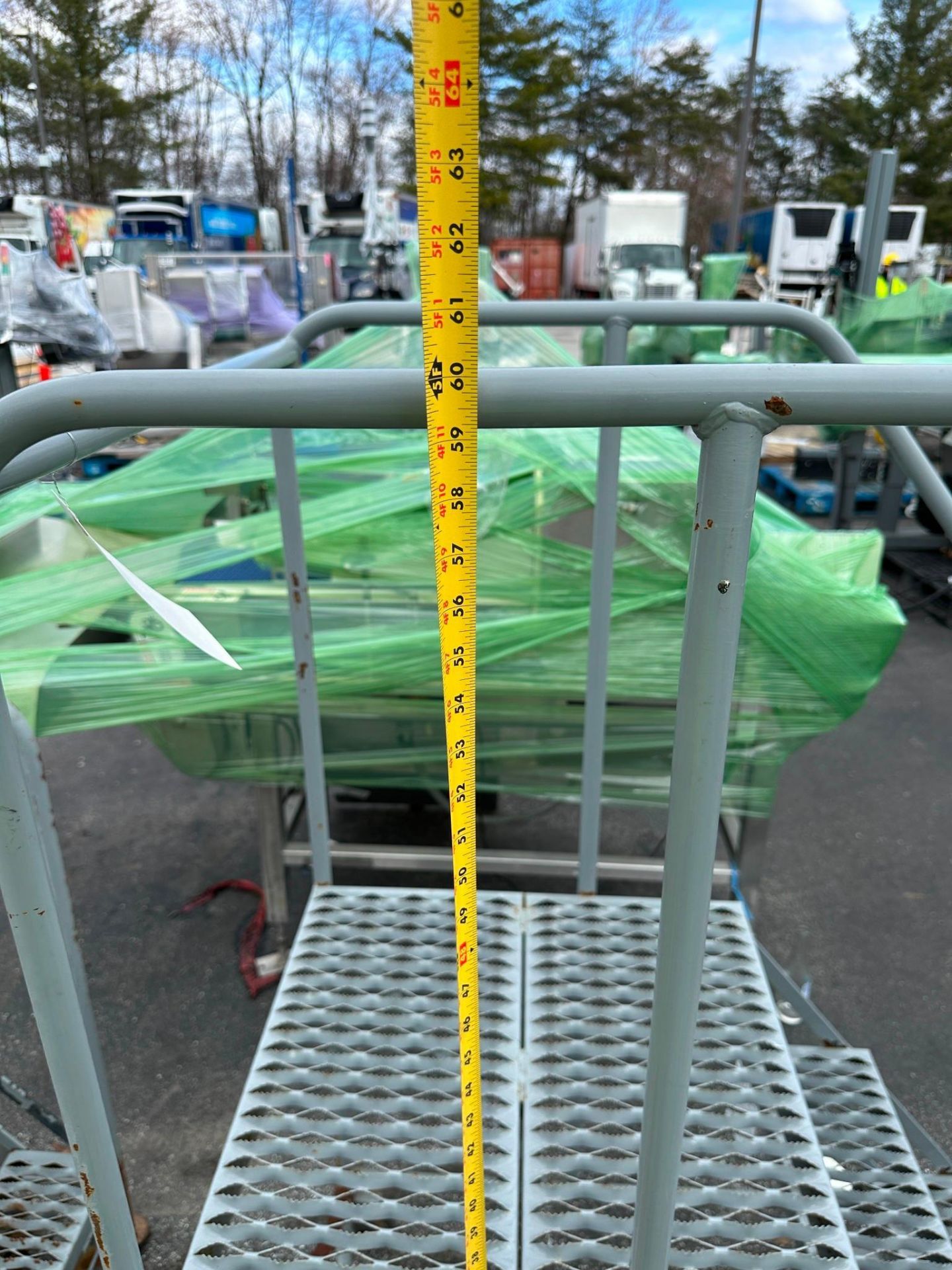 3 STEP ROLLING SAFETY LADDER - Image 3 of 4