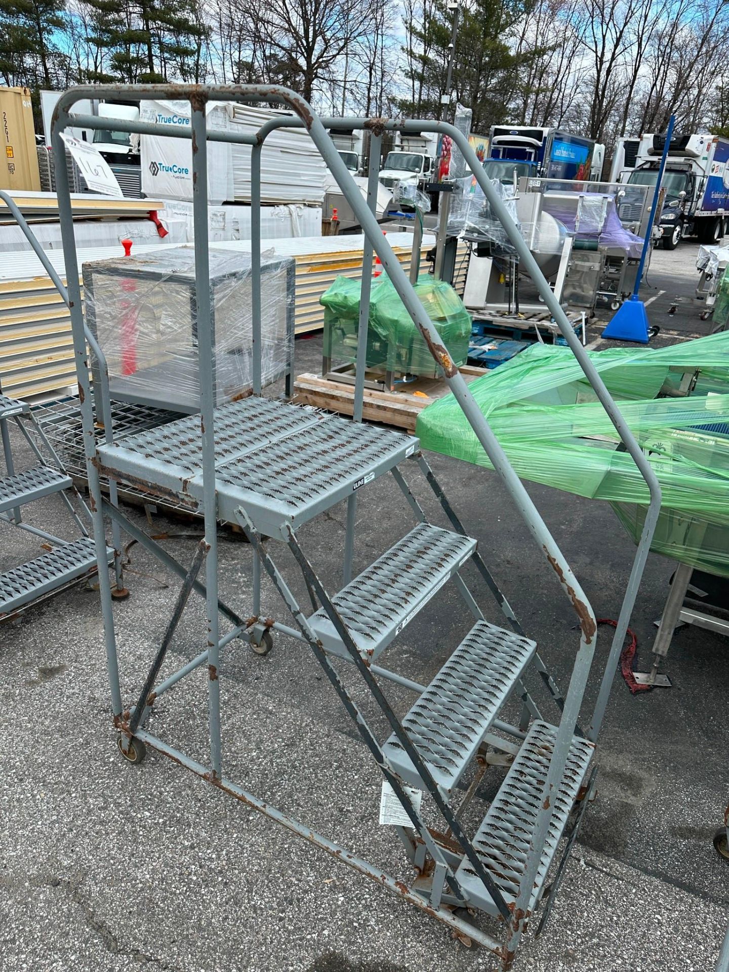 4 STEP ROLLING SAFETY LADDER