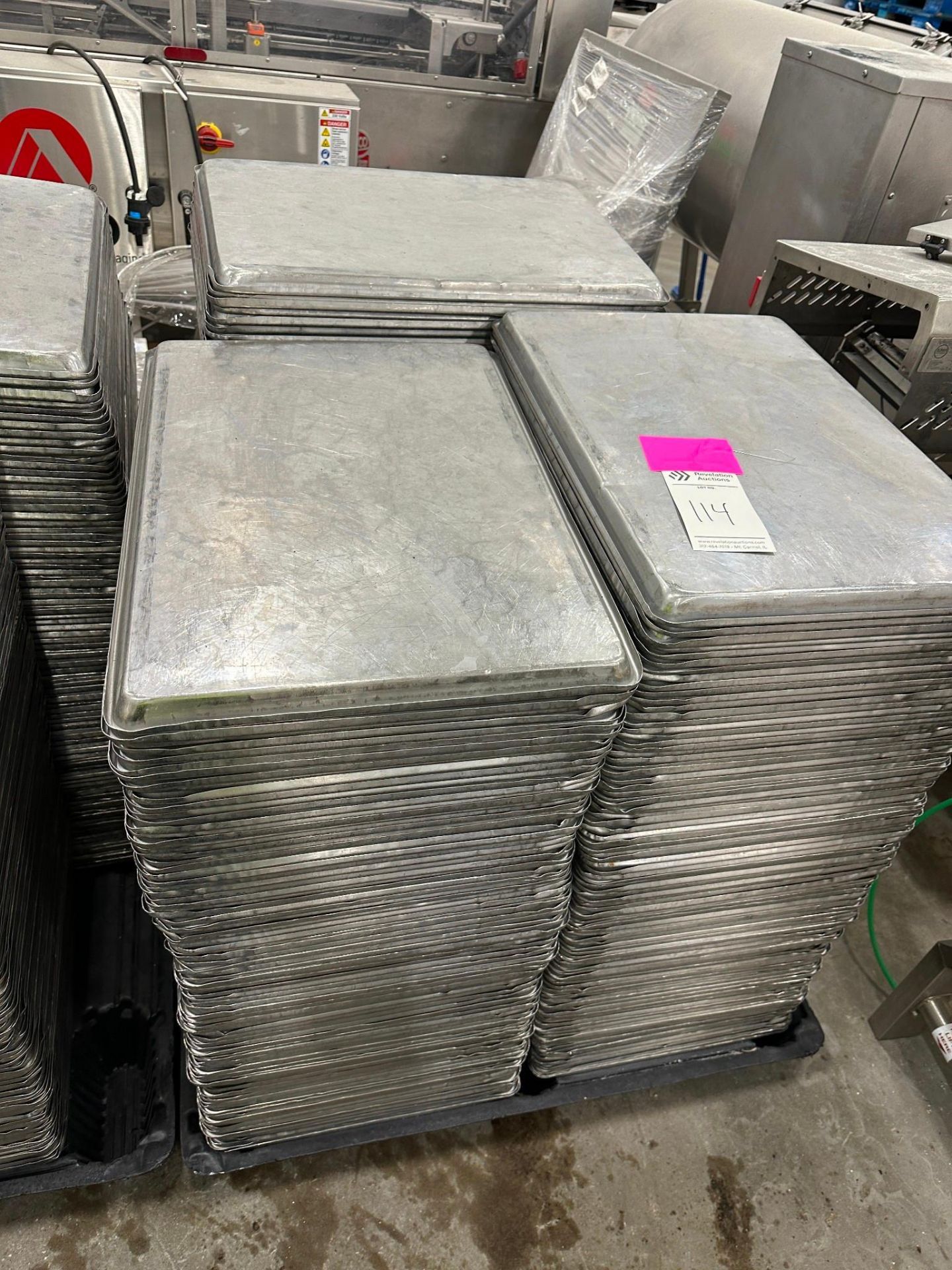 SKID OF METAL FOOD TRAYS - Bild 2 aus 4