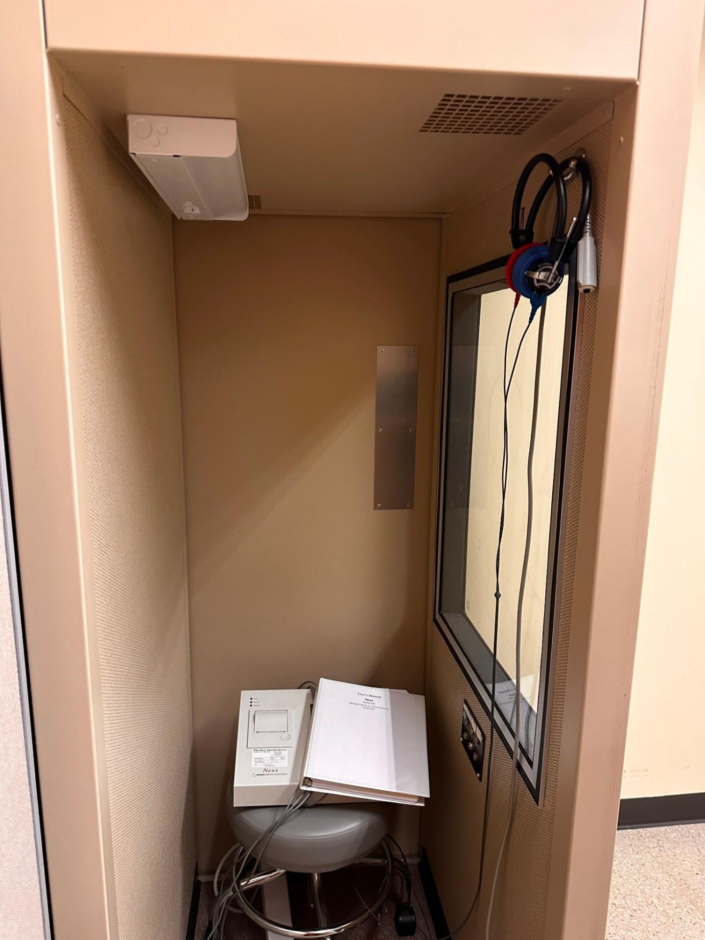 CONTROLLED ACOUSTICAL ENVIRONMENTAL CHAMBER - Image 2 of 7