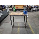 WORK TABLE WITH BENCH VISE