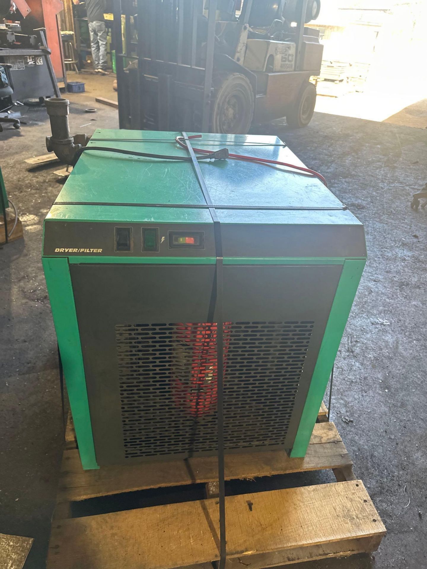 SULLIVAN/PALATEK 20 HP AIR COMPRESSOR AND AIR DRYER - Image 11 of 14