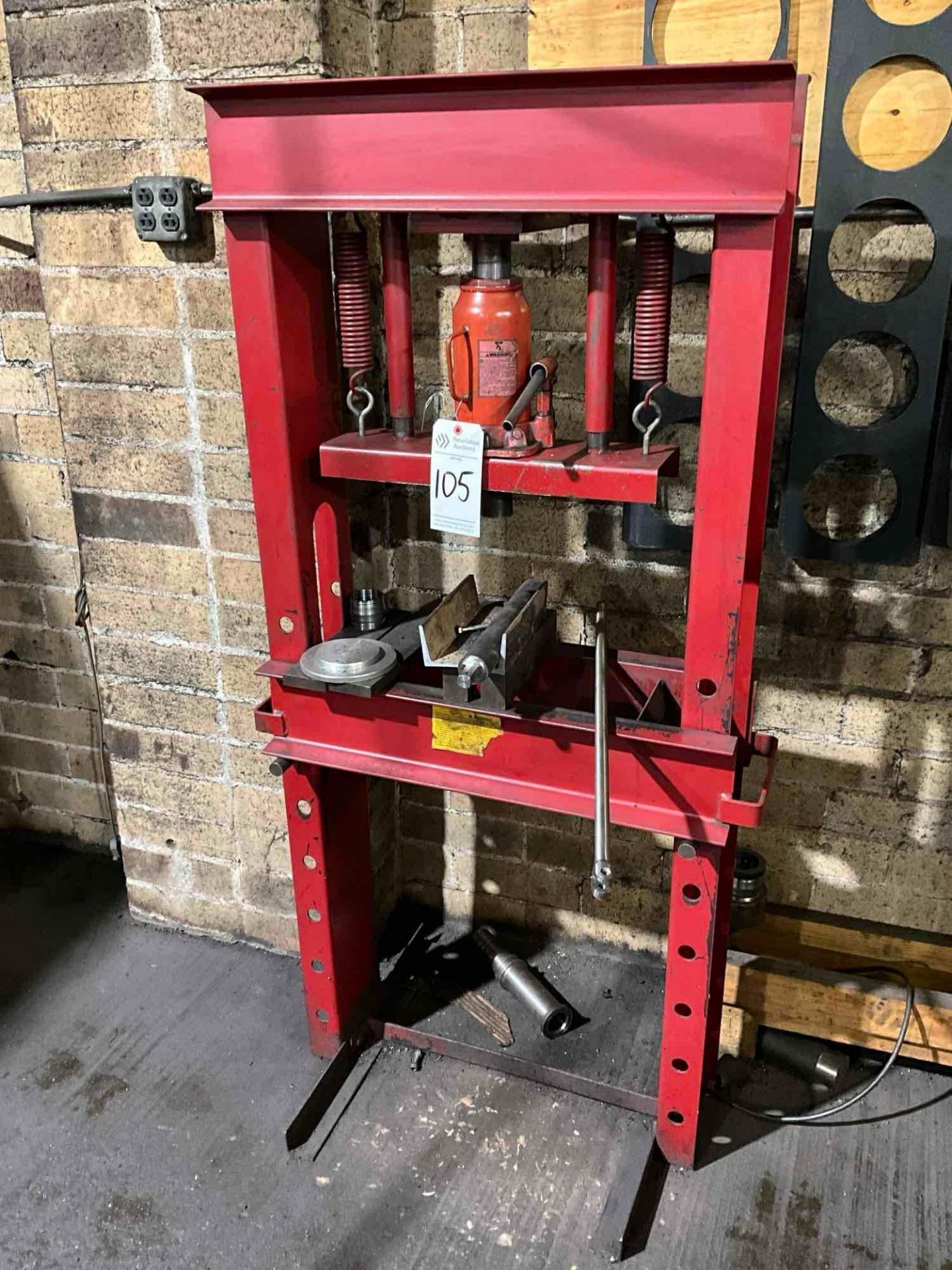 MANUAL HYDRAULIC PRESS