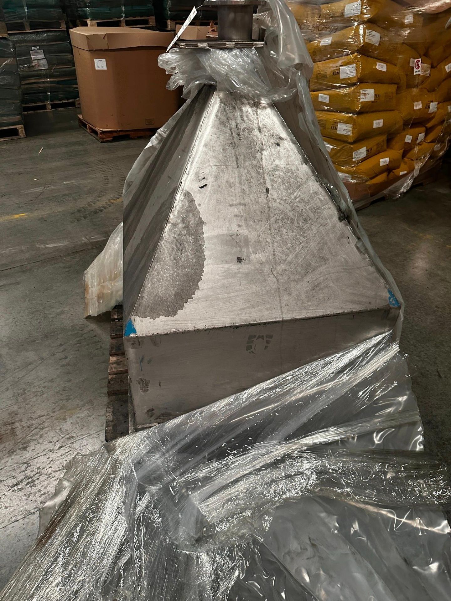 STAINLESS FLANGED FEED HOPPER - Image 2 of 3