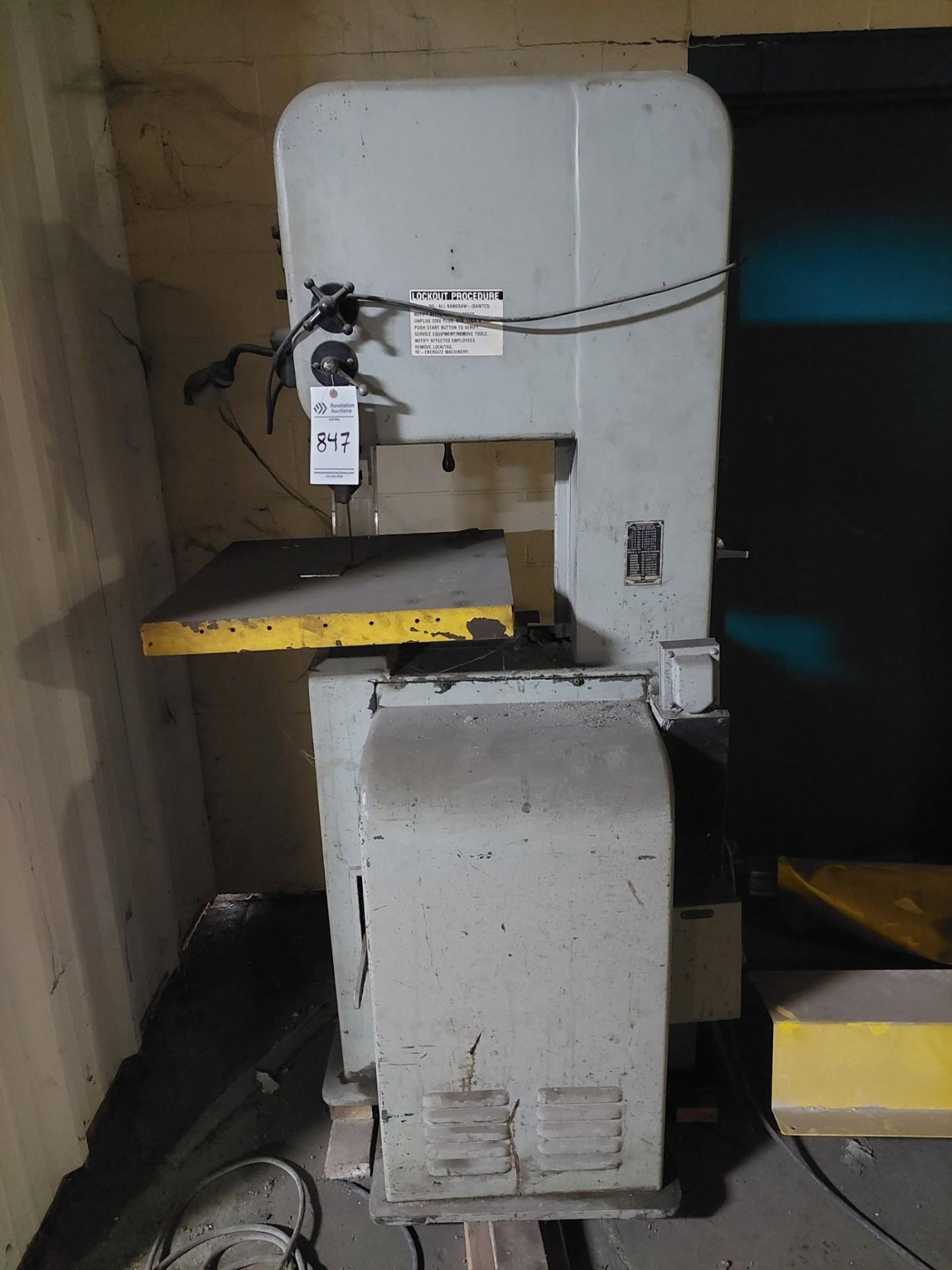 BAND SAW 24 1/2" X 24 1/2"