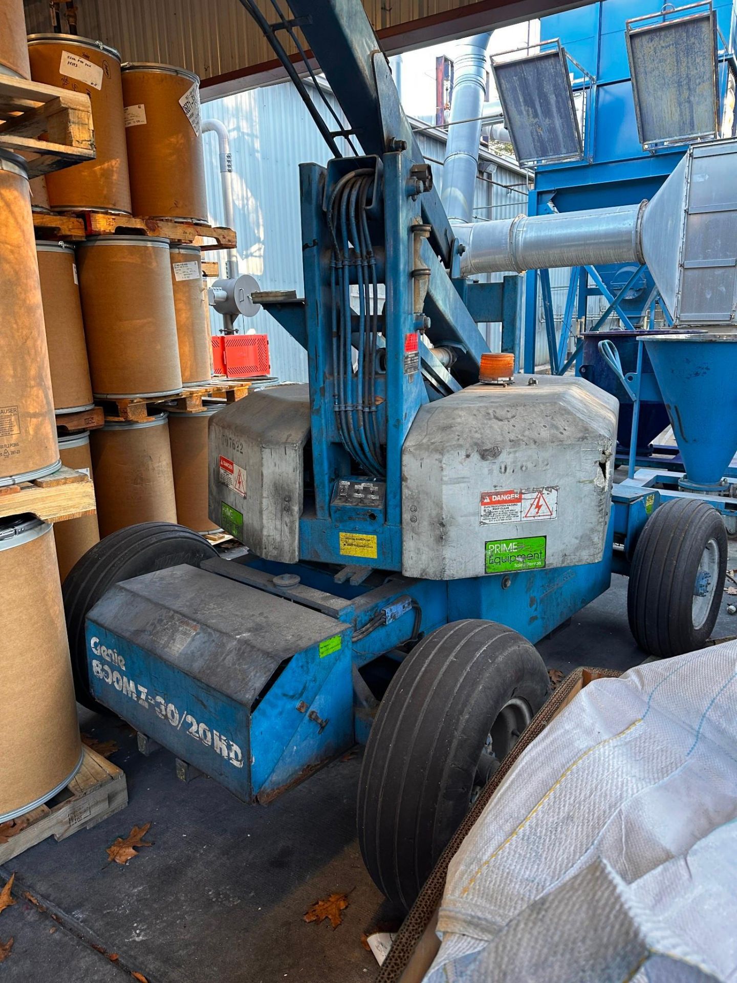 GENIE BOOM Z - 30/20 HP MAN LIFT. 500 LB CAPACITY - Image 2 of 12