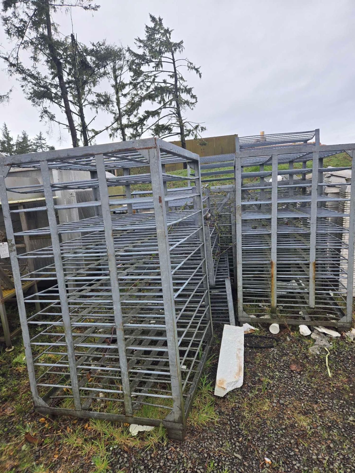 RACKING AND WIRE CRIMPED BASKETS - Image 4 of 12