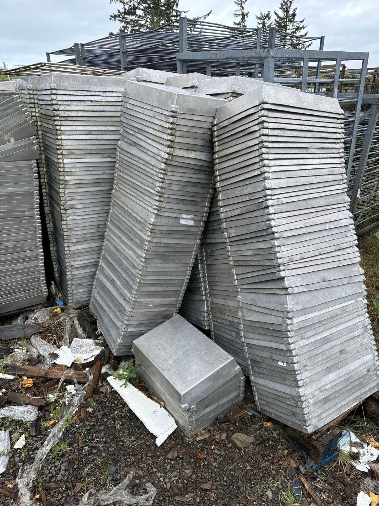 LOT OF APPROX. 1000 ALUMINUM PANS - Image 2 of 5