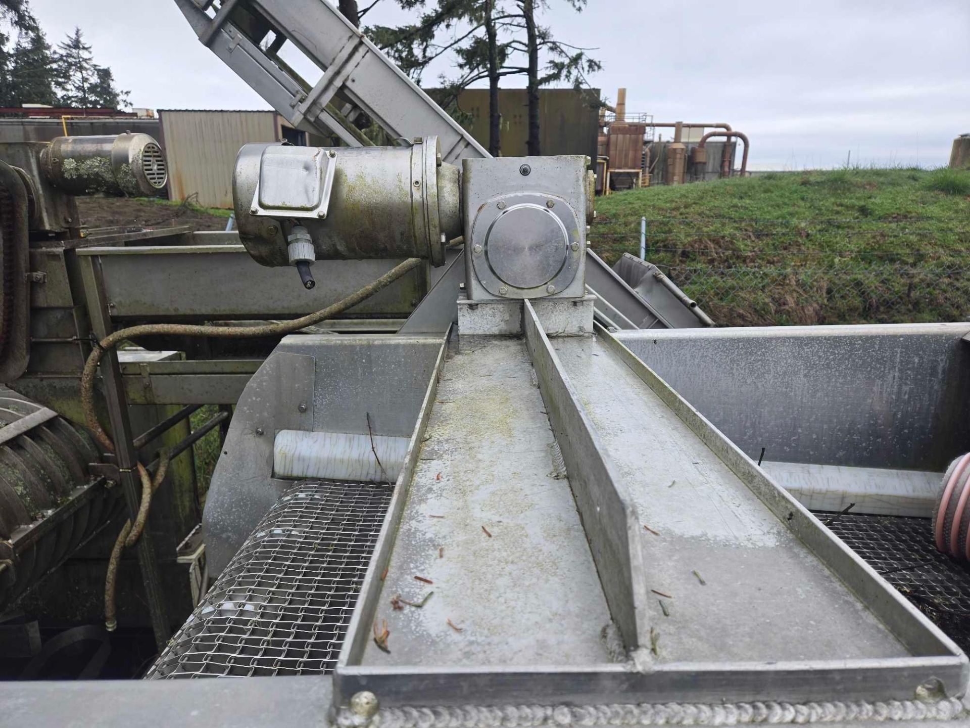 SS WASH TANK W MEZZANINE & CHILLER - Image 9 of 13