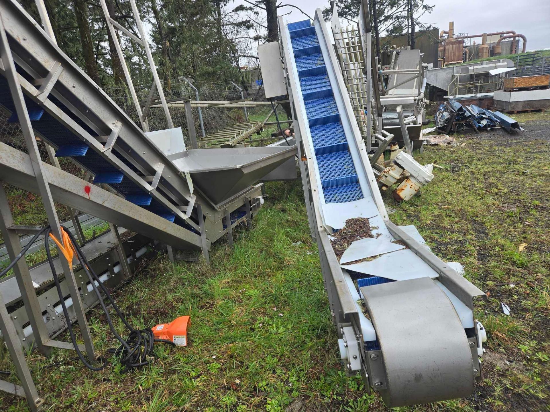 CLEATED INCLINE CONVEYOR - Image 3 of 9