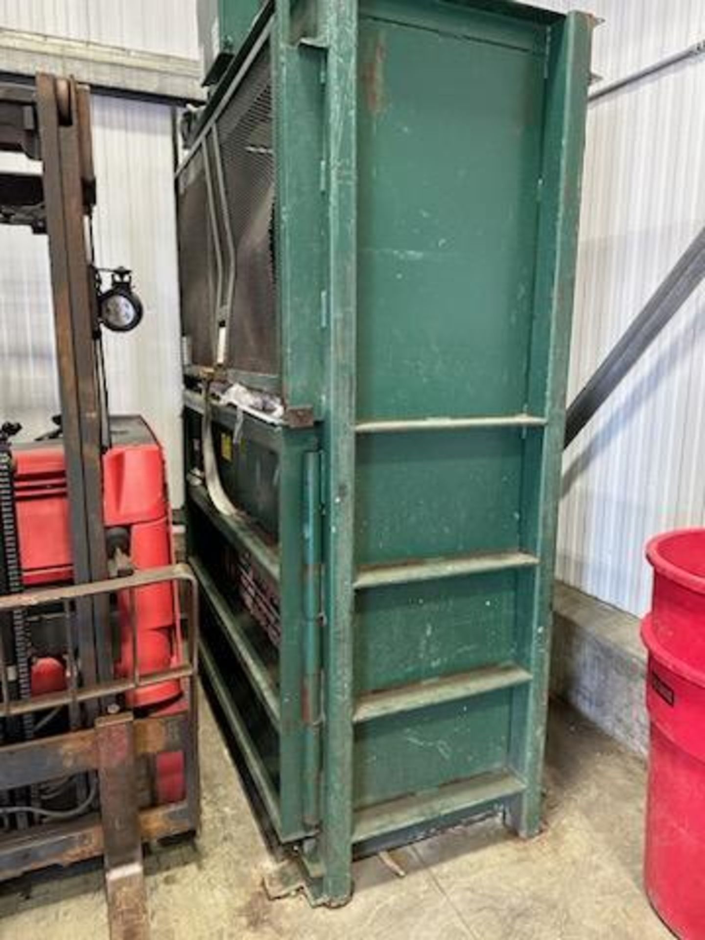 MCCLAIN EPCO E-11 VERTICAL BALER - Image 2 of 7