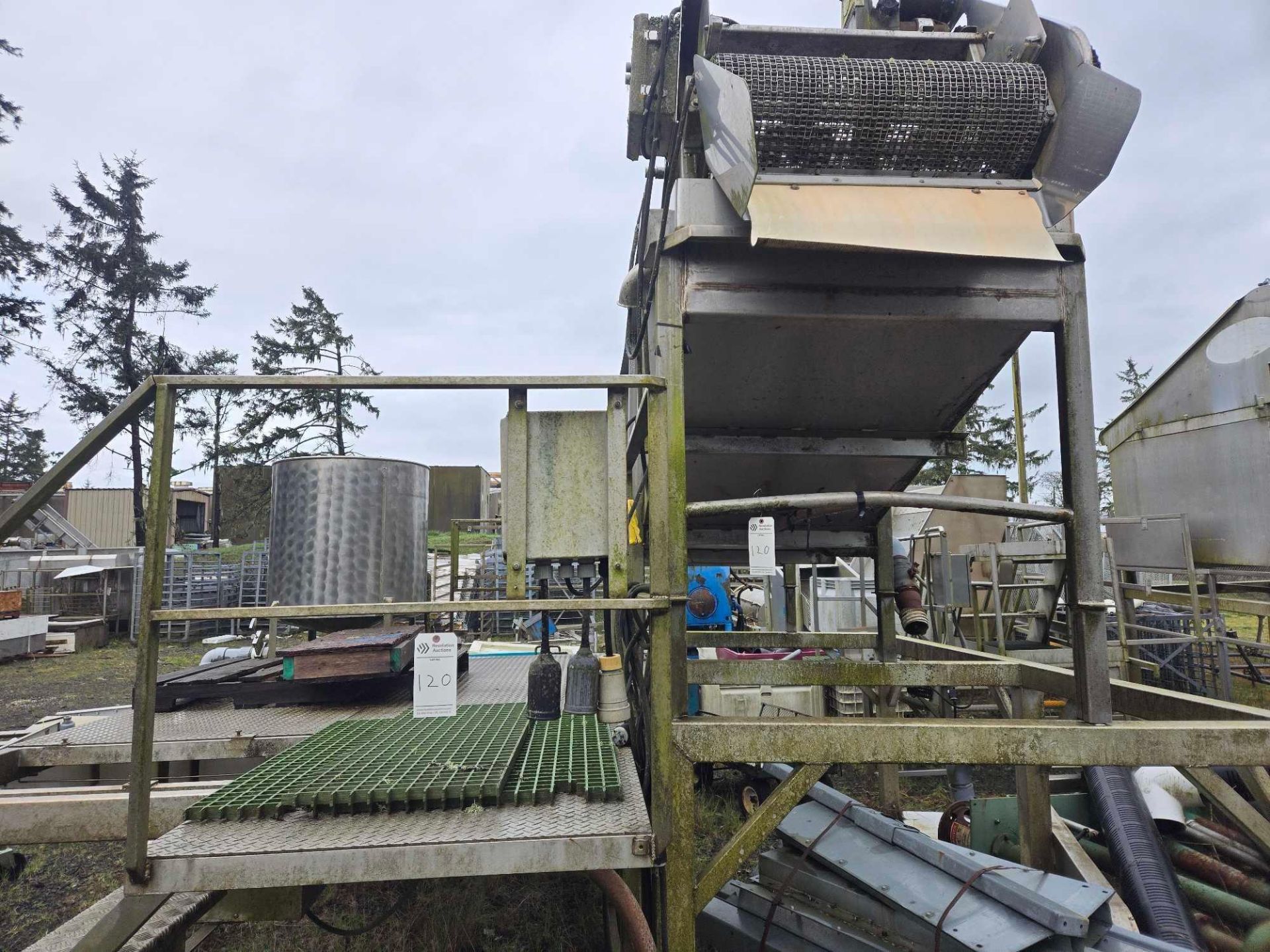 FMF INC. STAINLESS STEEL WASH BATH WITH CONVEYOR AND MEZZANINE