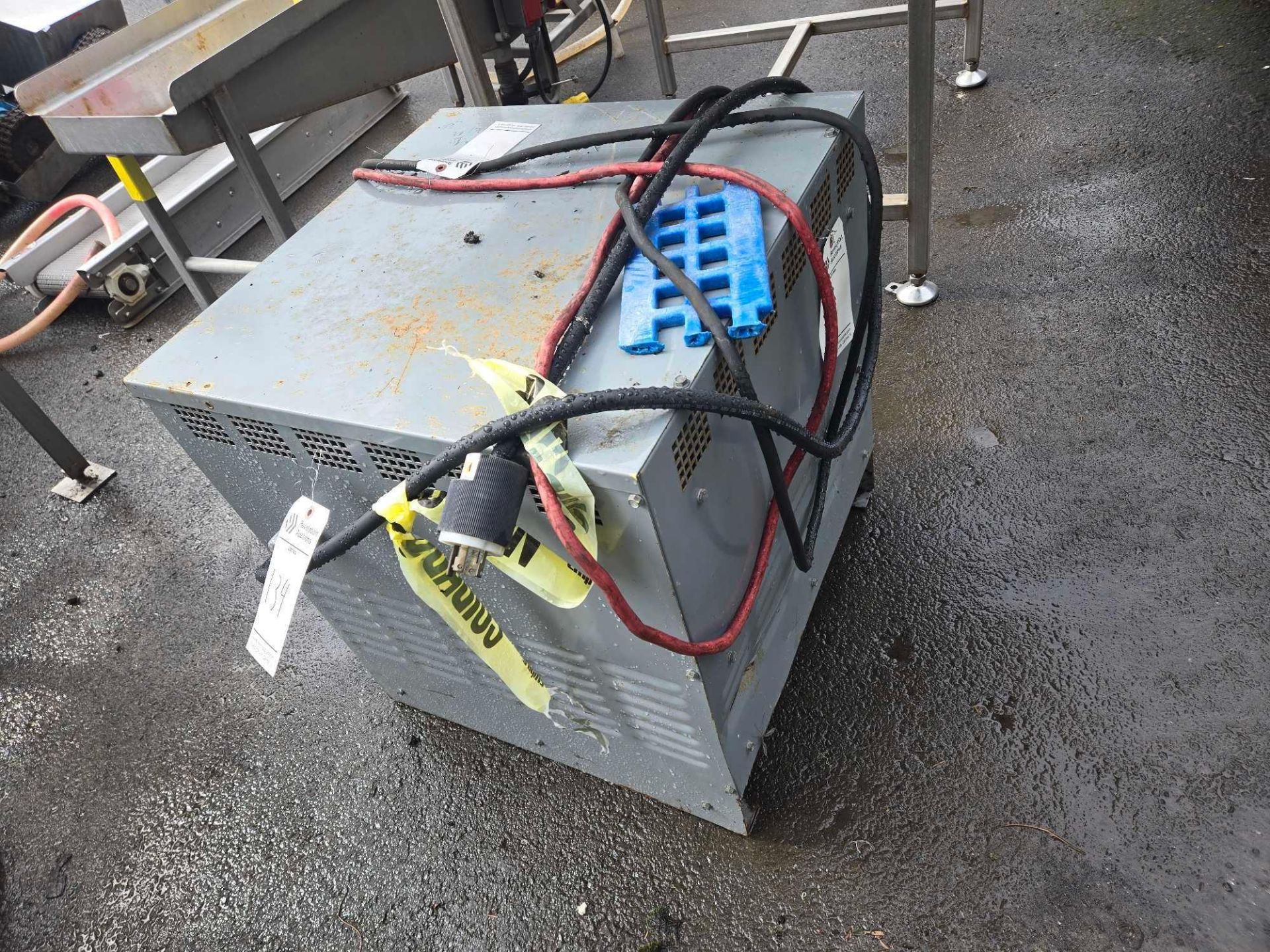 POWER FACTOR XPT12-600B PF10 FORKLIFT BATTERY CHARGER - Image 2 of 6