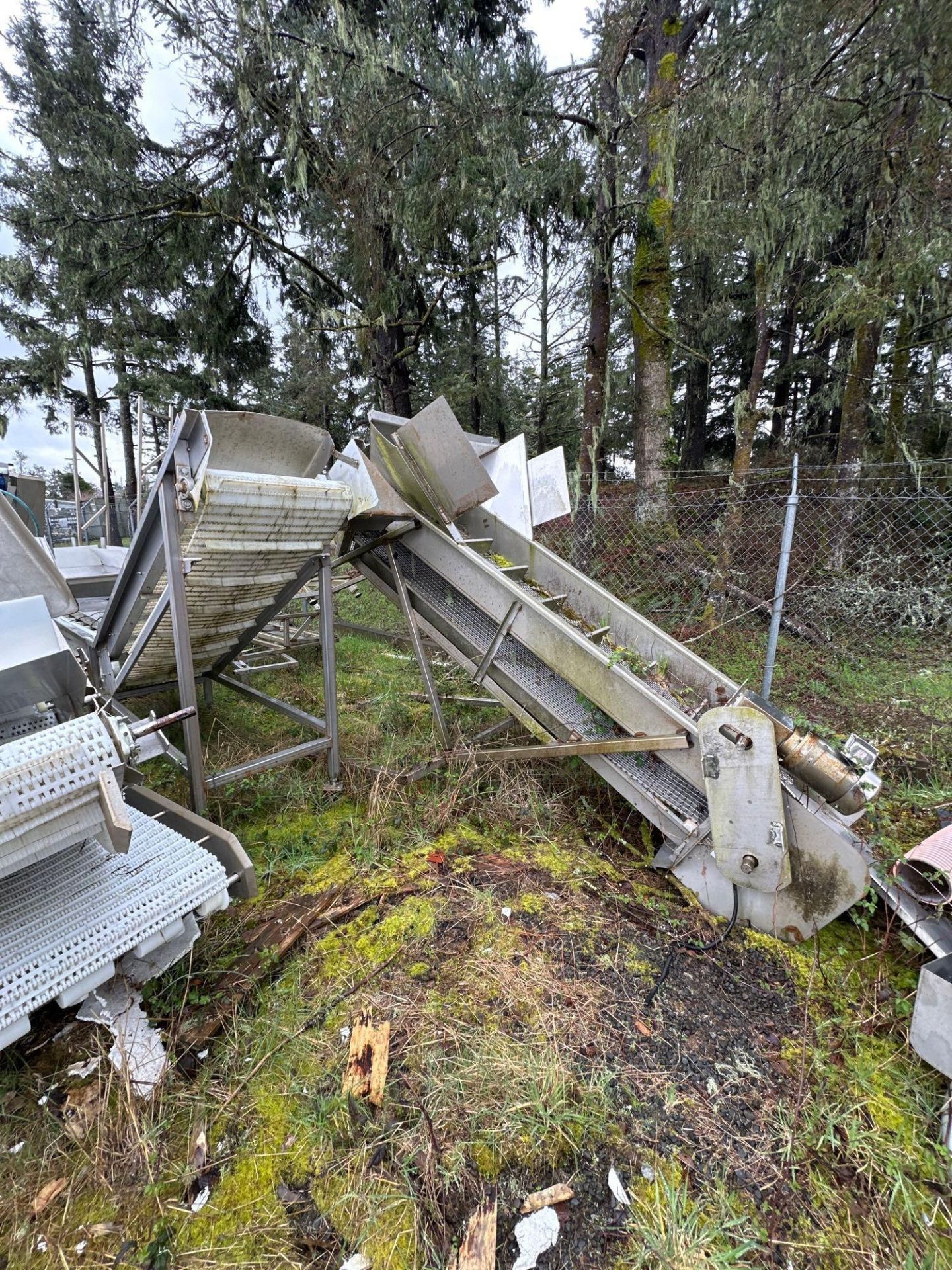 LOT OF SCRAP METAL OF CONVEYORS AND CONVEYOR FRAMES - Image 2 of 5