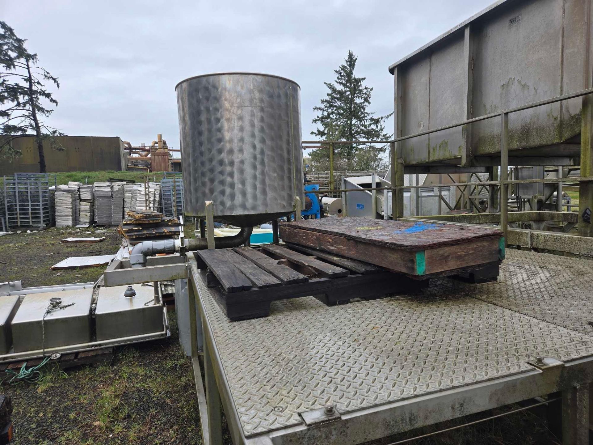 FMF INC. STAINLESS STEEL WASH BATH WITH CONVEYOR AND MEZZANINE - Image 6 of 18