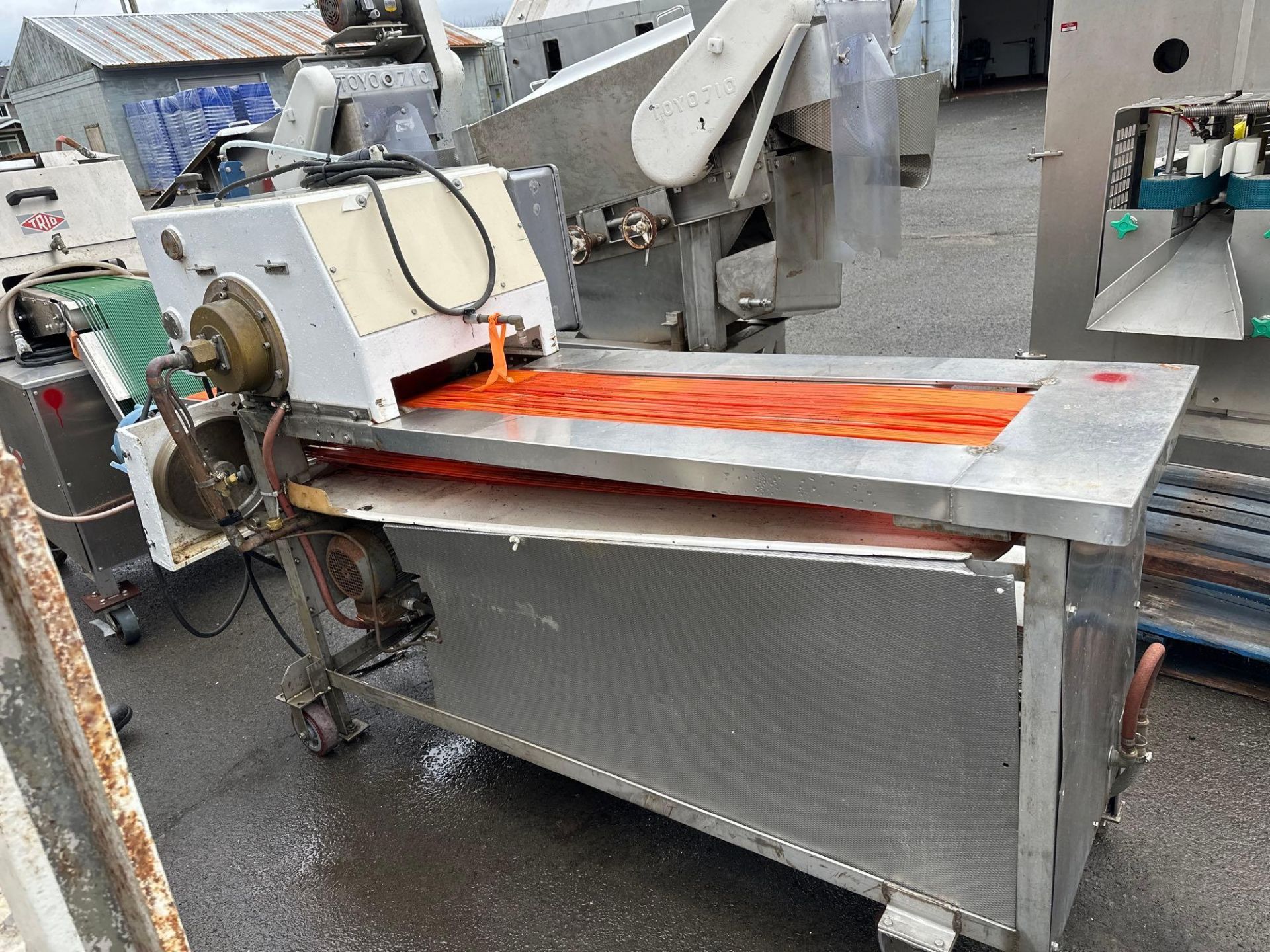 TRIO FDS SKINNING MACHINE - Image 4 of 6