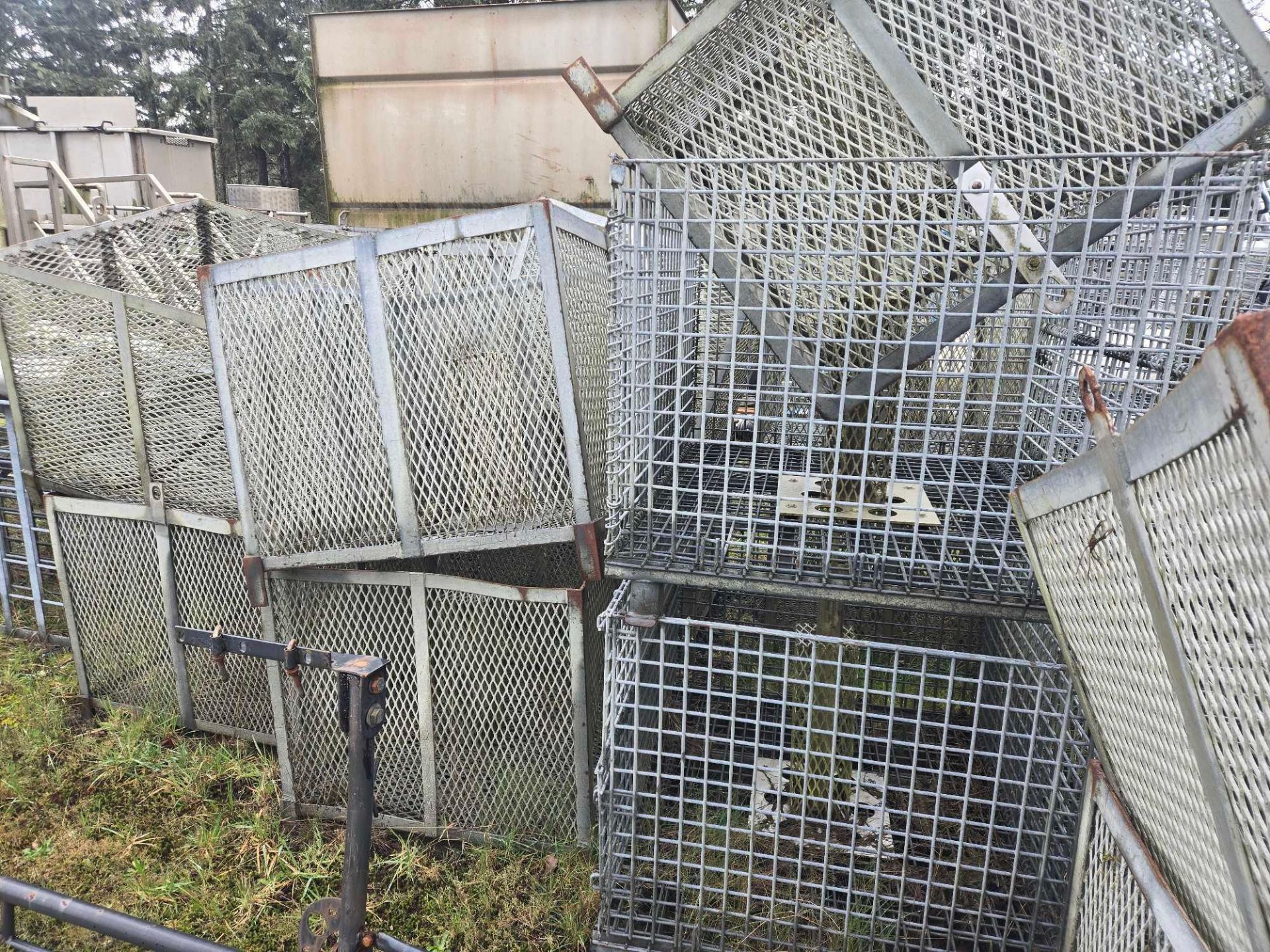 RACKING AND WIRE CRIMPED BASKETS - Image 10 of 12