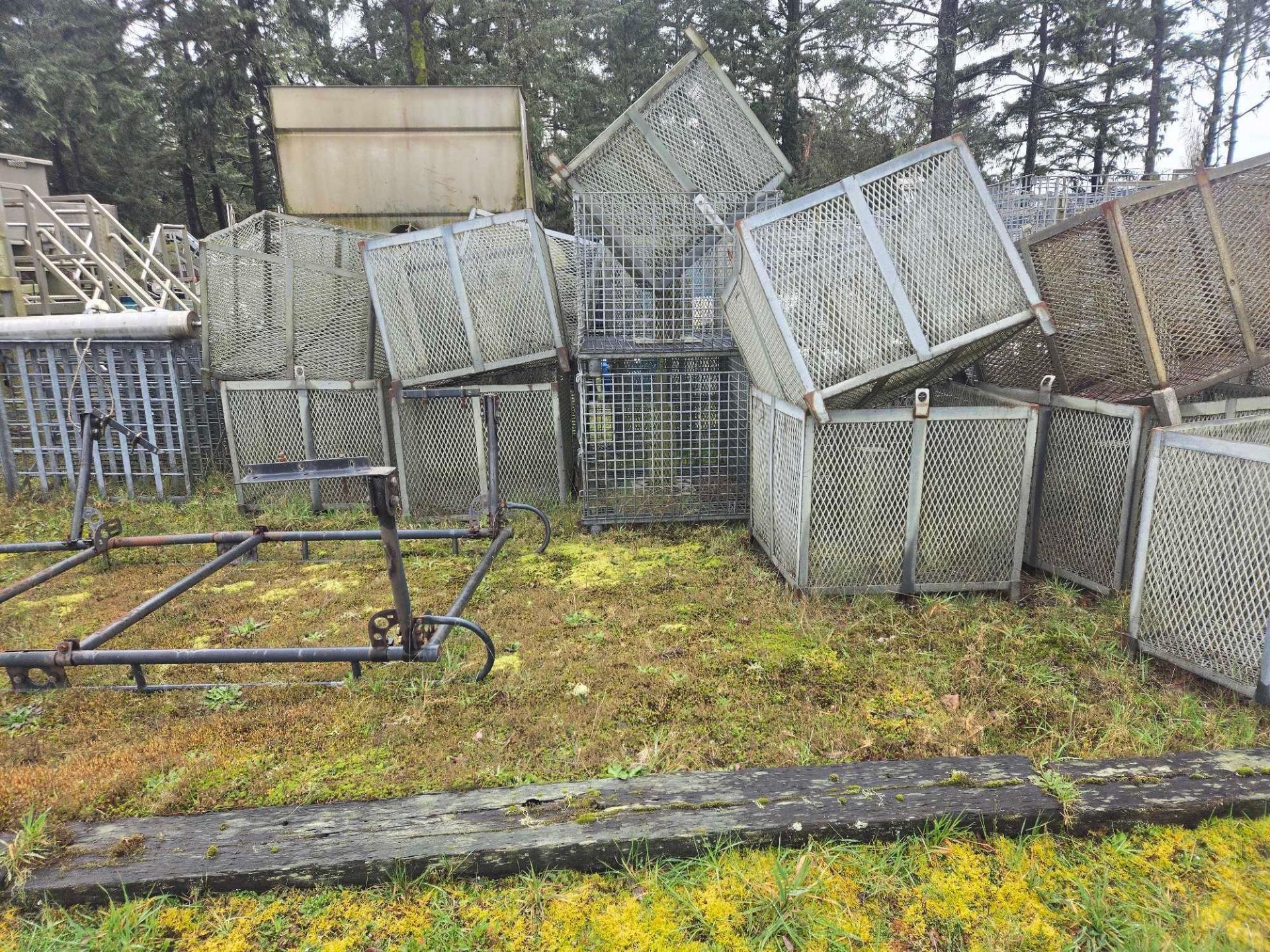 RACKING AND WIRE CRIMPED BASKETS - Image 8 of 12