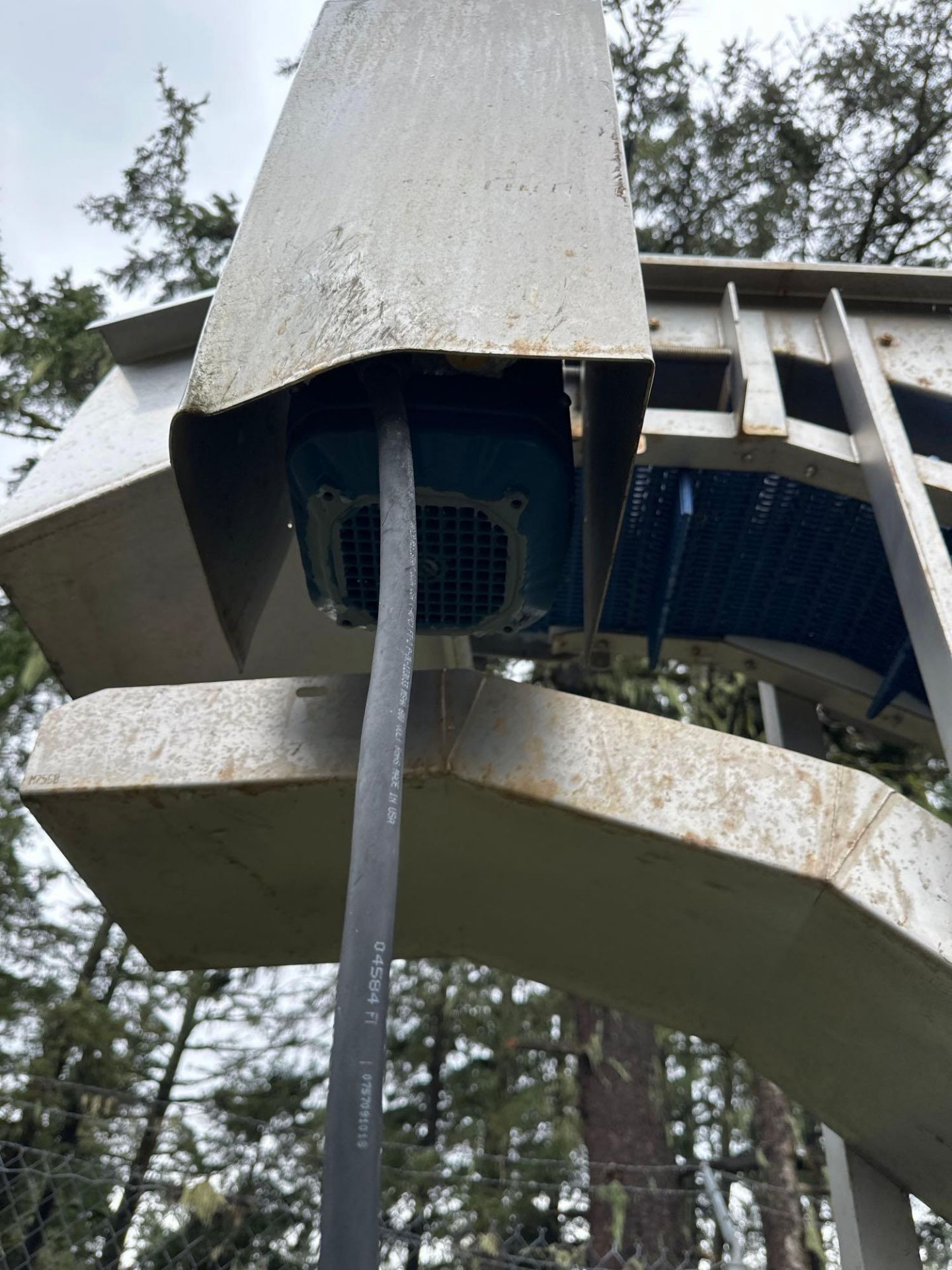 INCLINE CLEATED CONVEYOR W/ HOPPER - Image 5 of 6