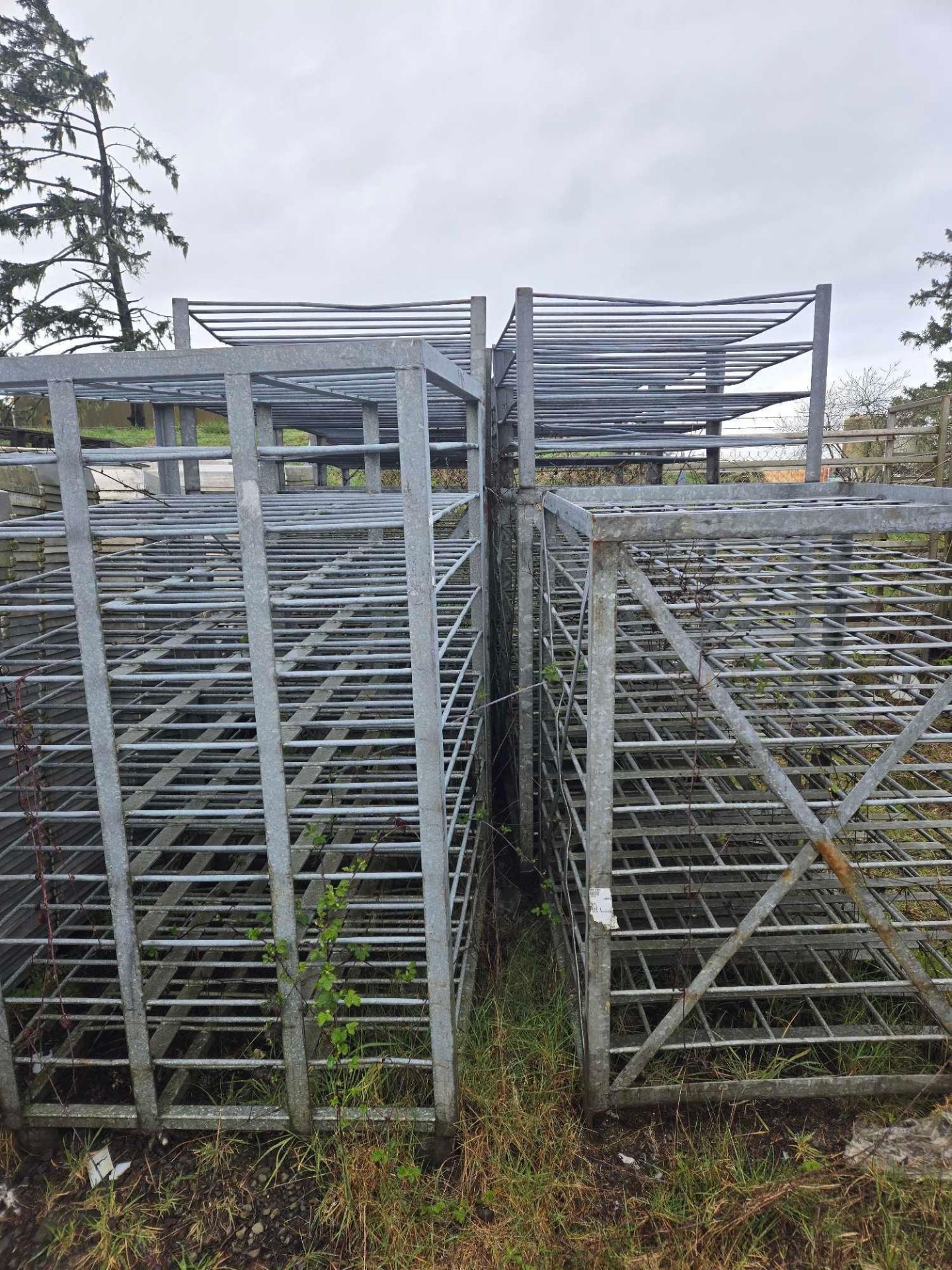 RACKING AND WIRE CRIMPED BASKETS