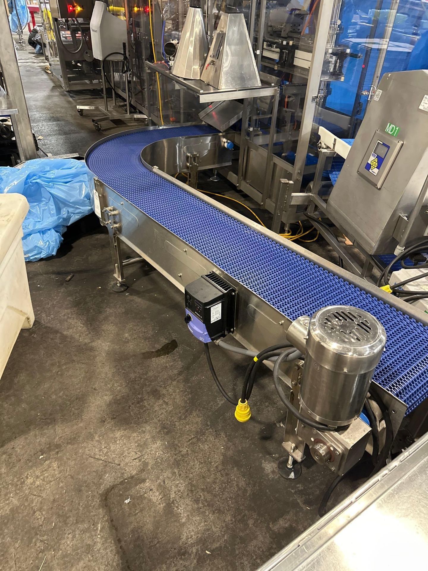 90 DEGREE STAINLESS STEEL FOOD GRADE CONVEYOR - Image 4 of 8