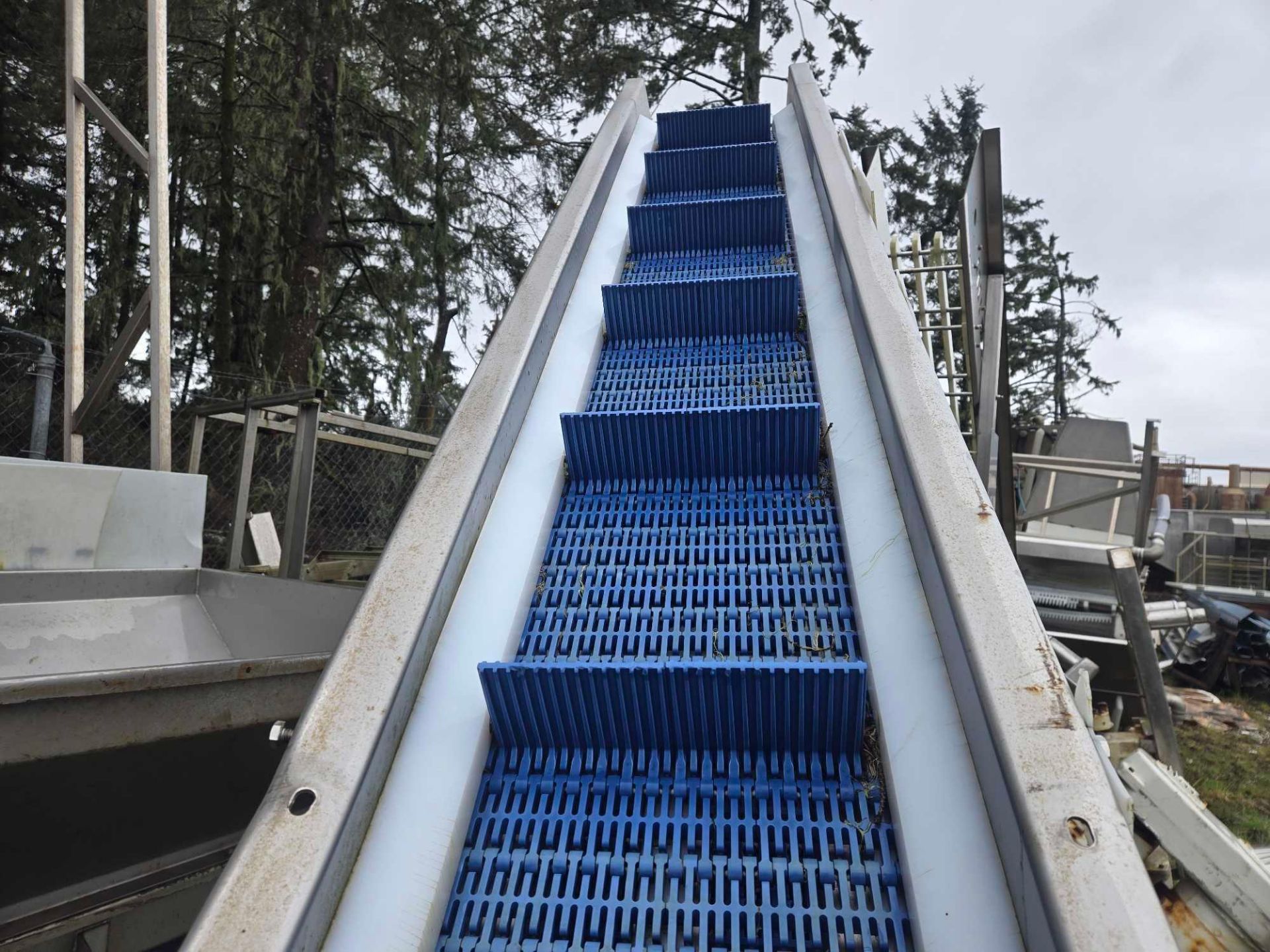 CLEATED INCLINE CONVEYOR - Image 5 of 9